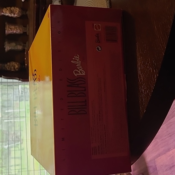 1996 Limited Edition Bill Blass Barbie MINT in BOX Vintage Barbie yellow gown !! - Picture 11 of 13